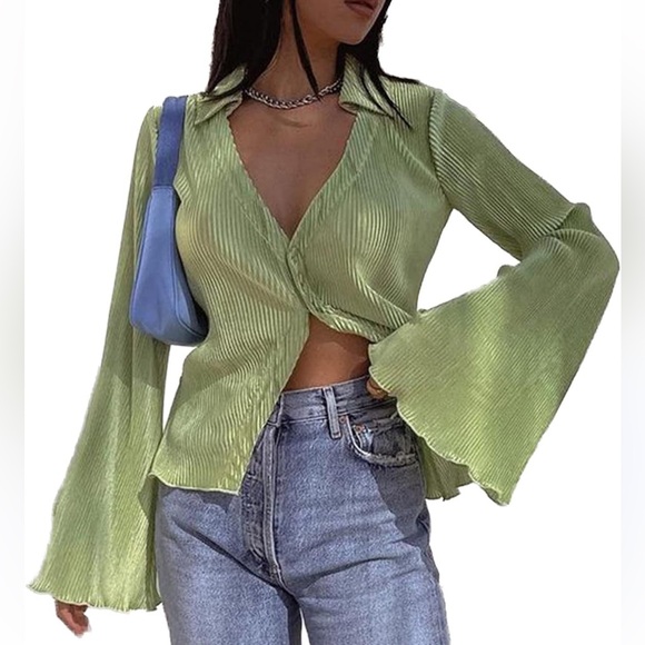 Princess Polly Tops - Princess Polly light green long sleeve top. Size 4
